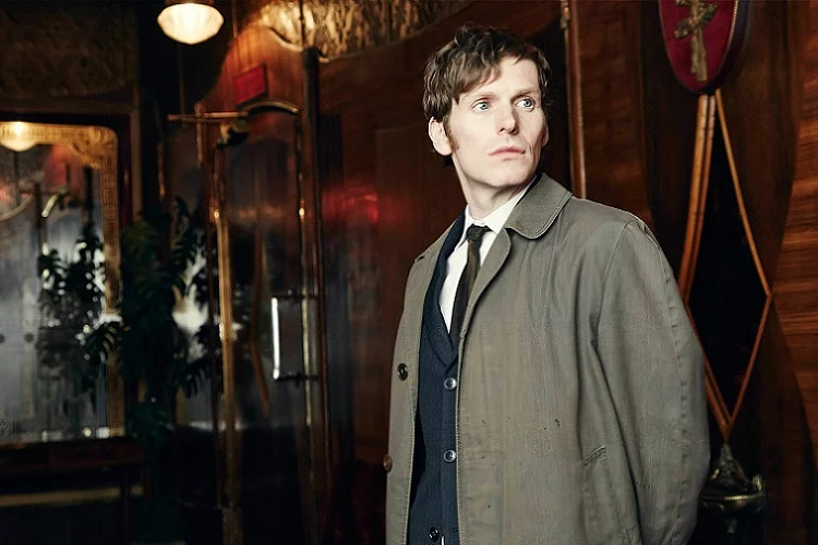 Dedektif Morse rolünde Shaun Evans'ı izliyoruz...