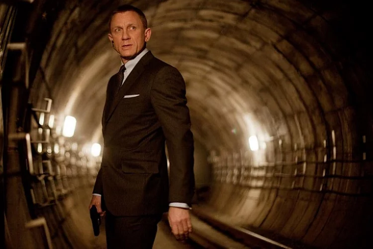 DanielcraigasJamesBond_Money-xlarge_trans_NvBQzQNjv4BqJKshGvN1om7Aqkp8aAKZGZsJBeO1fiTp7A-5pLIp0iQ