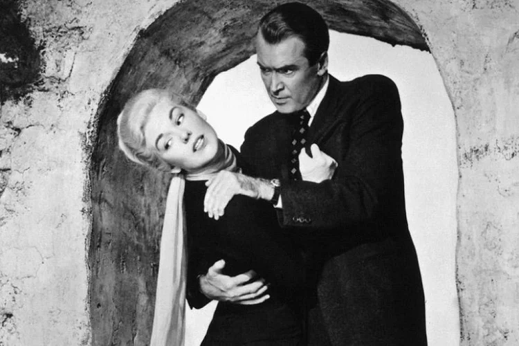 Vertigo'nun önemli sahnelerinden biri: Kim Novak ve James Stewart...