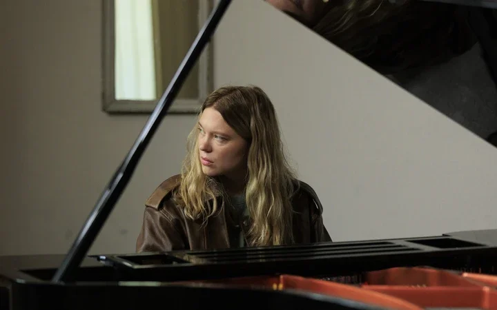 Léa Seydoux'nun Gentle Monster'dan bir görüntüsü