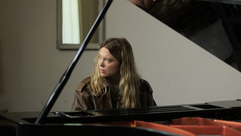 Léa Seydoux'nun Gentle Monster'dan bir görüntüsü